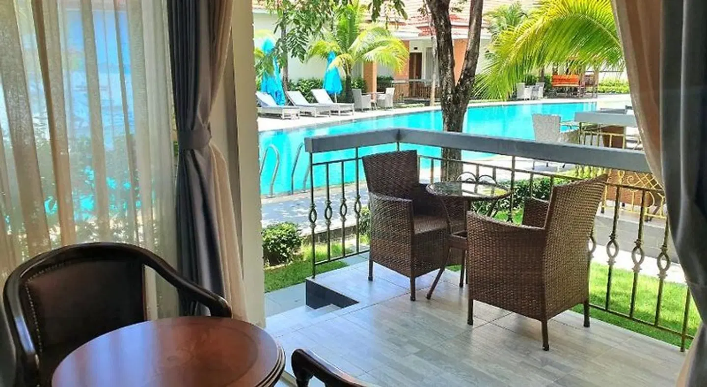 Sea Breeze Hotel & Villa Restaurant