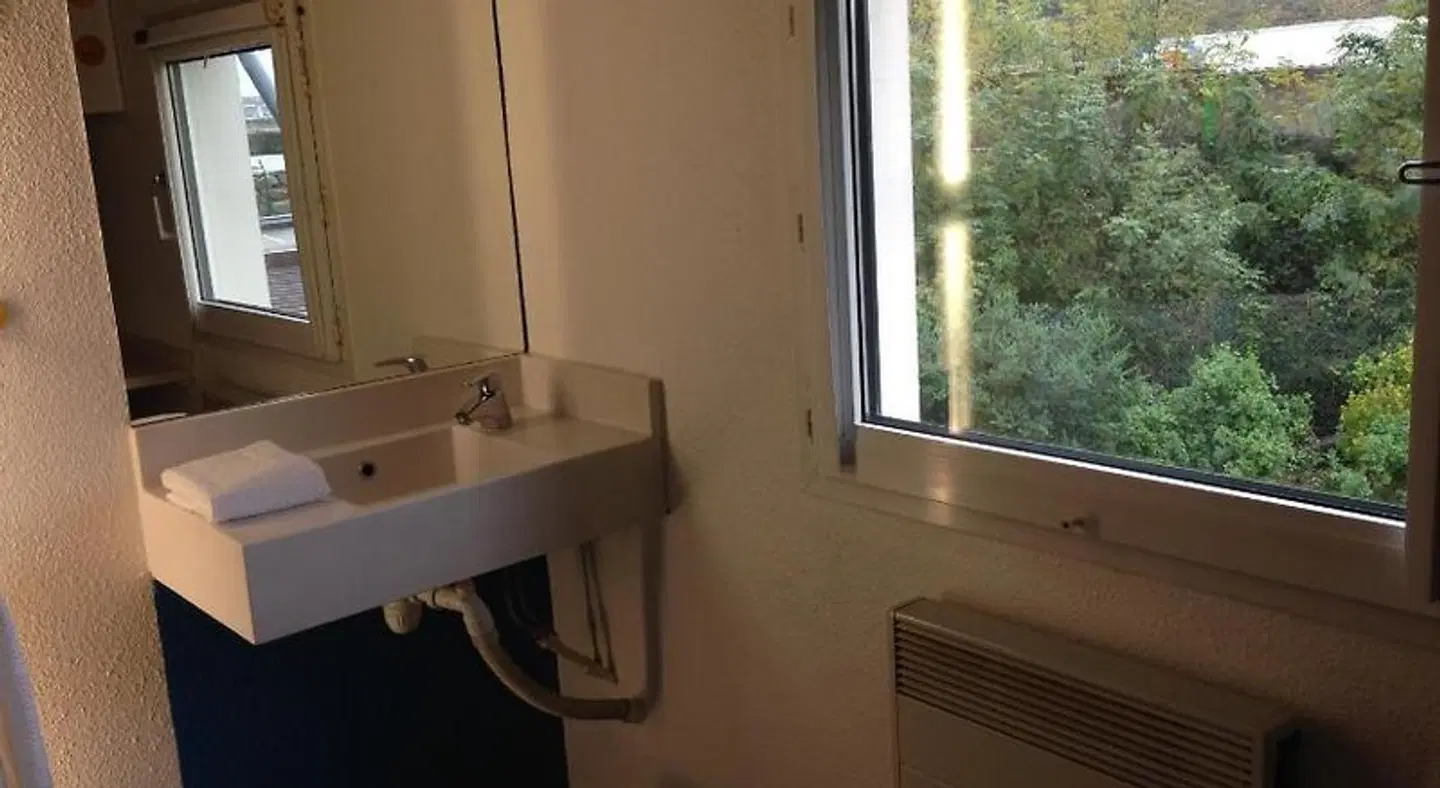 hotelF1 Saint Etienne Est la Grand Croix Badezimmer