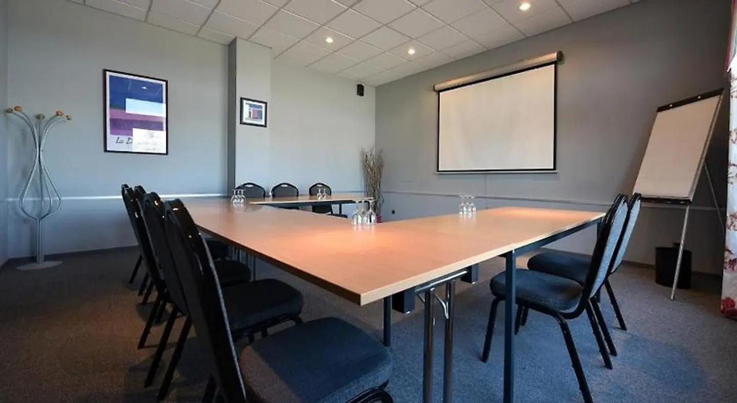 Sous Les Pins Konferenz