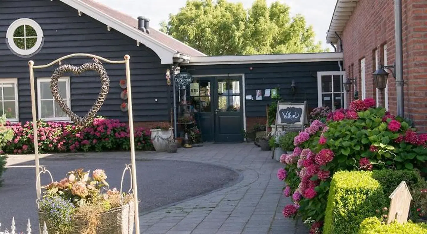 De Sfeerstal EXTERIOR