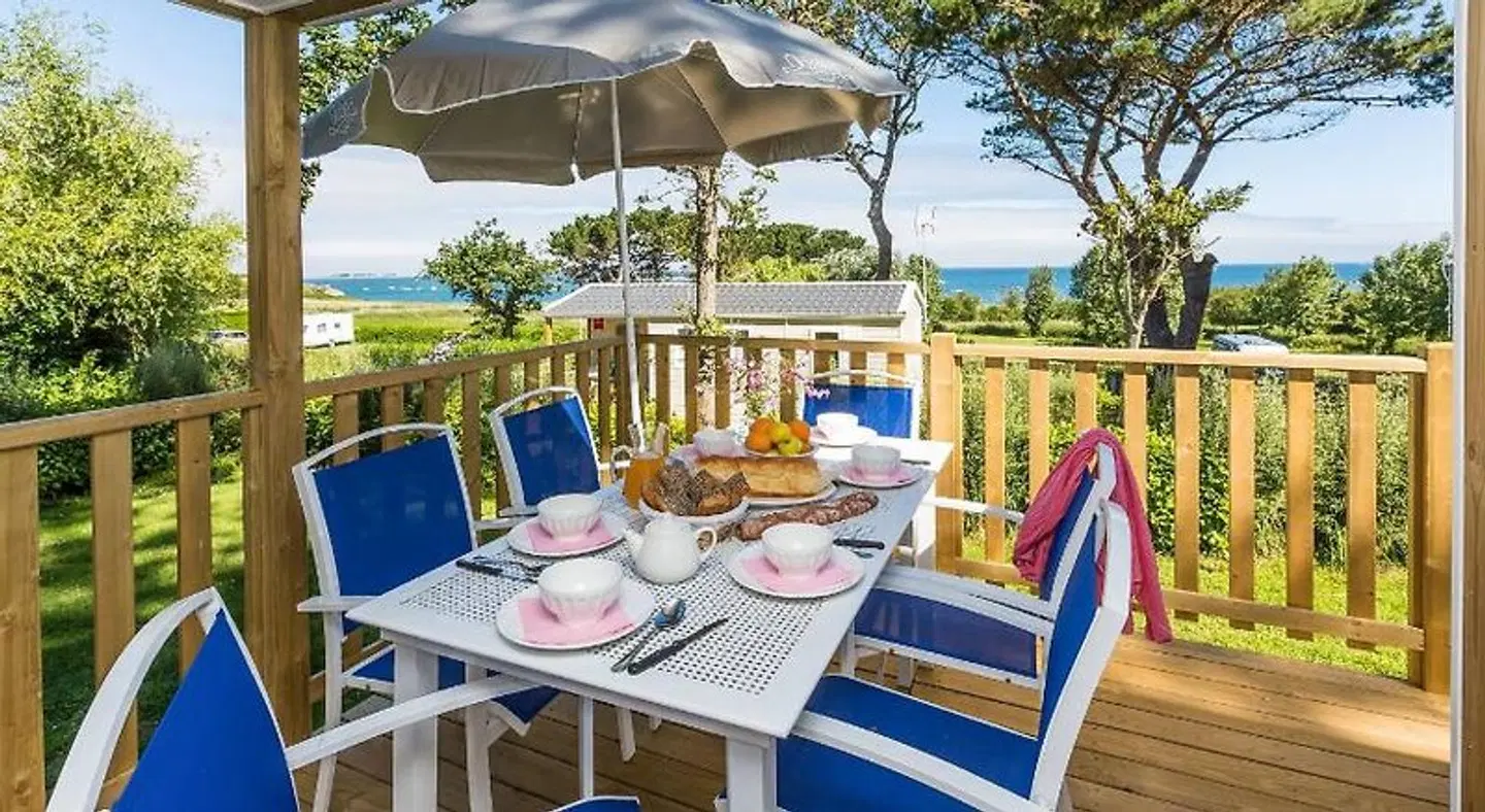 Domaine Résidentiel de Plein Air Odalys Le Port de la Chaine Terrasse