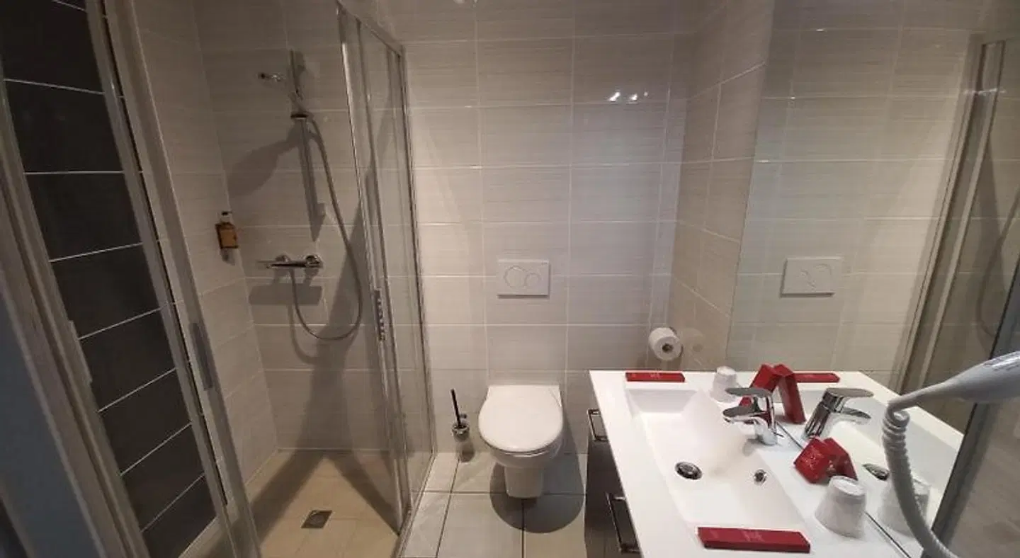 Hôtel Les Tremplins Badezimmer