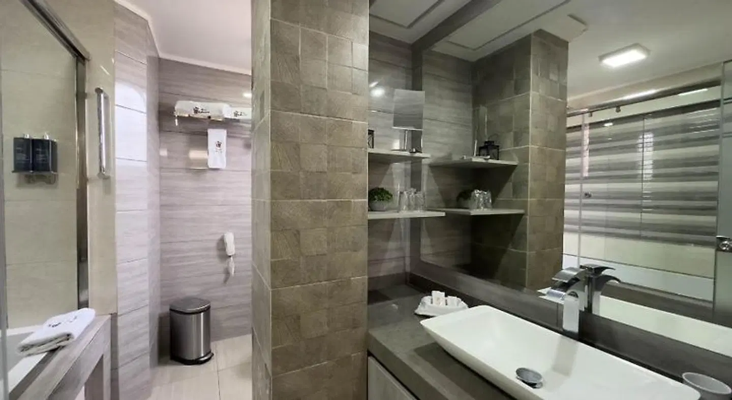 Hotel El Marques Badezimmer