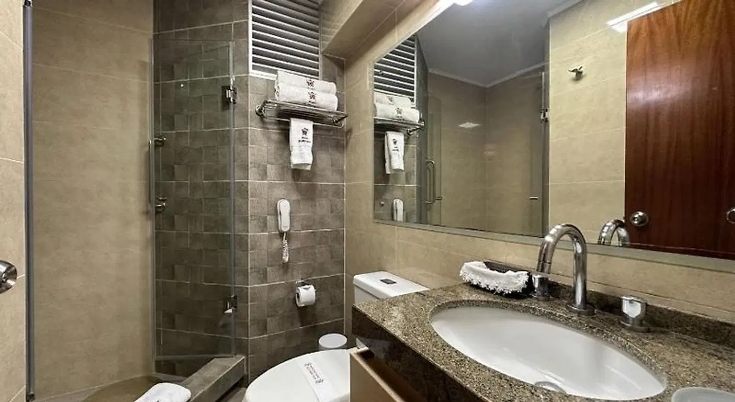 Hotel El Marques Badezimmer