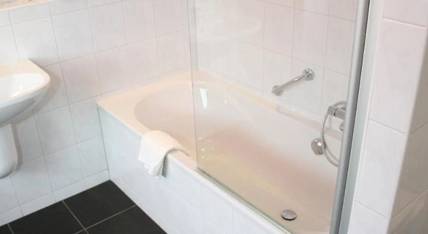 Hotel Roermond Next Door Badezimmer