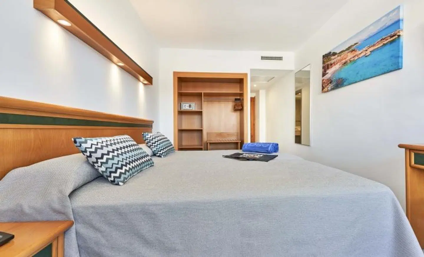 Globales Torrenova ROOM_EXAMPLE