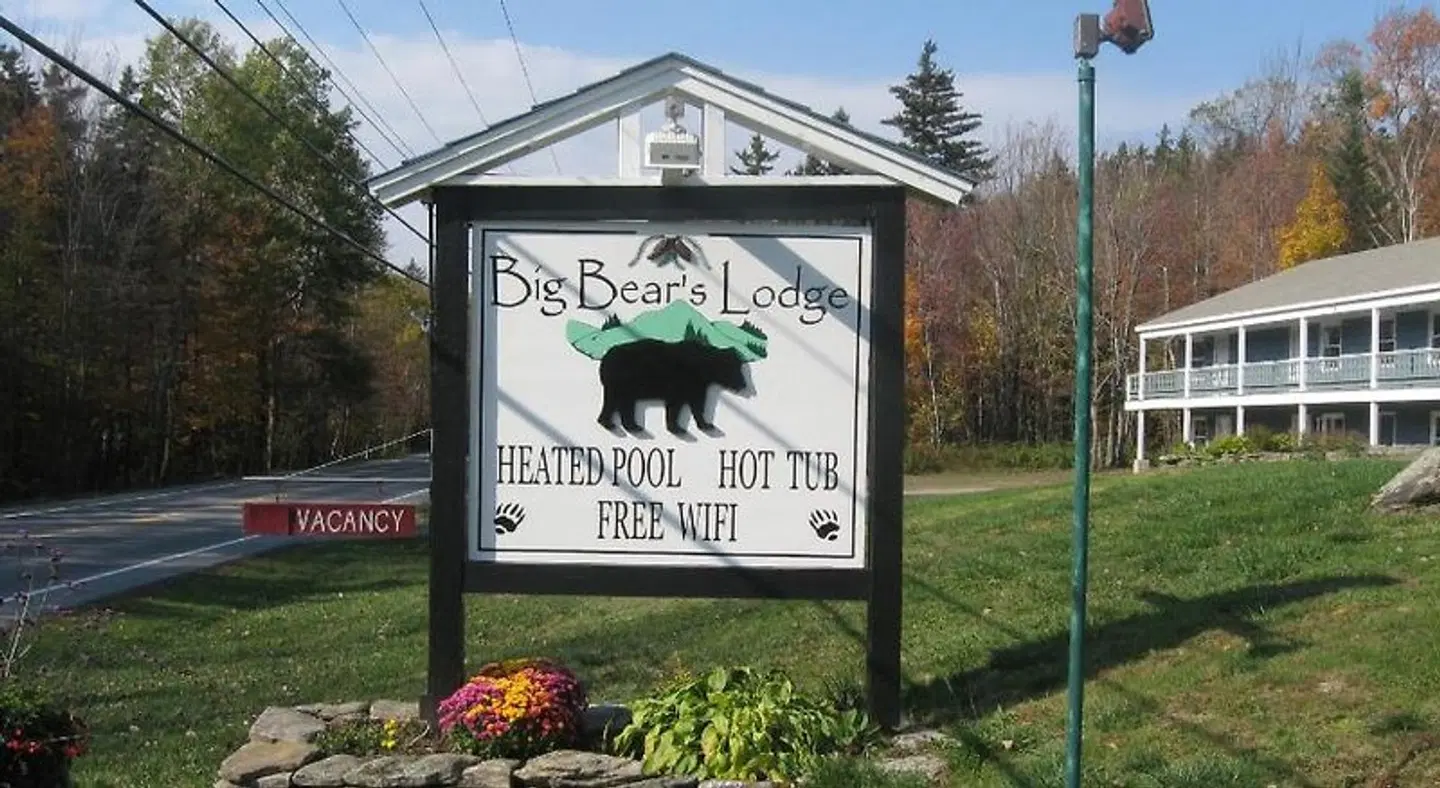 Big Bears Lodge EXTERIOR
