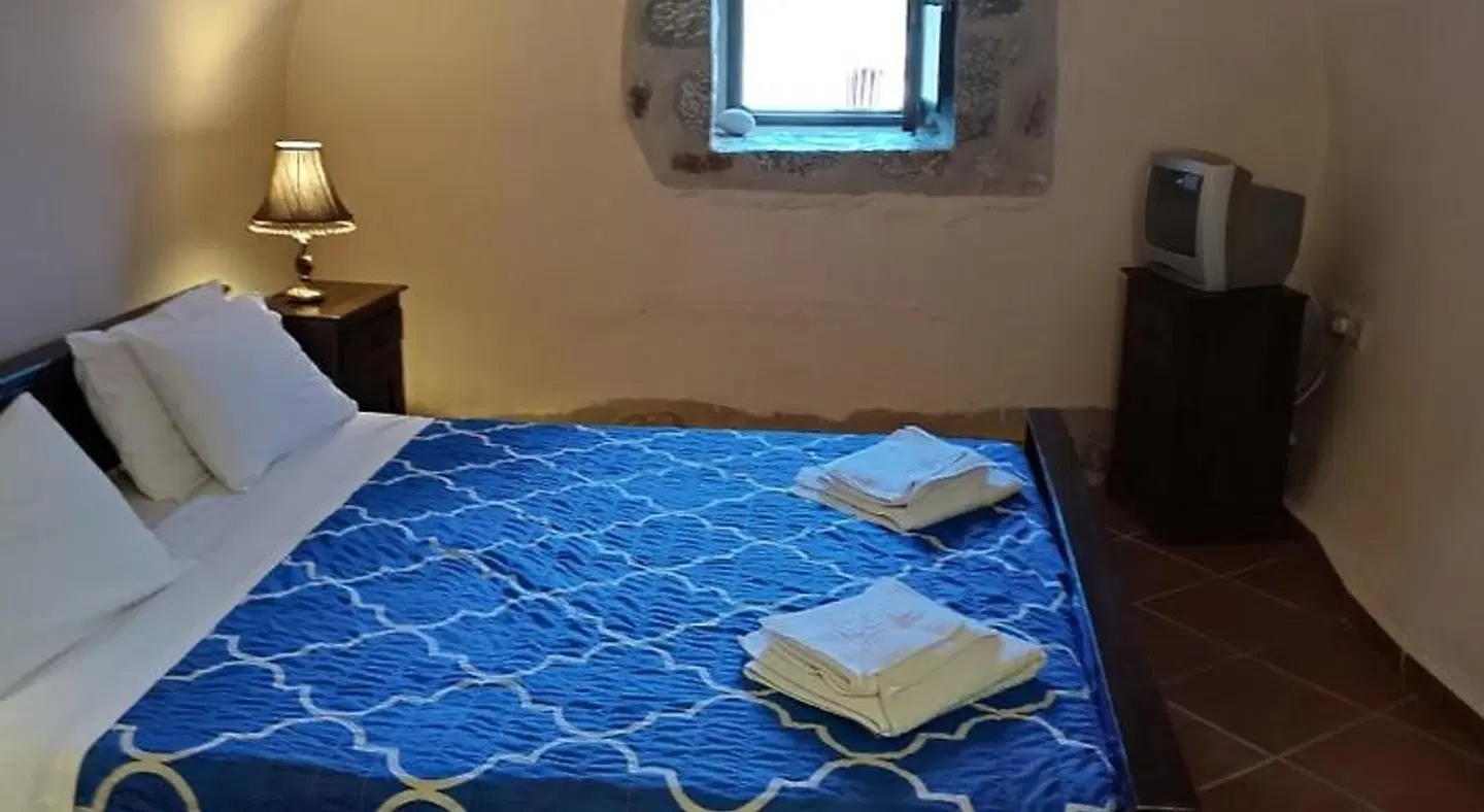 Pirgoi Edem ROOM_EXAMPLE