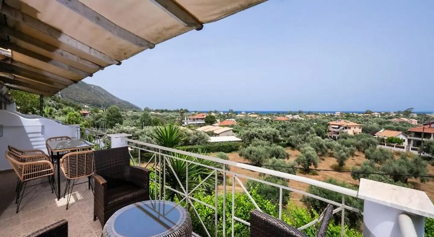 Kastro Maistro Terrasse