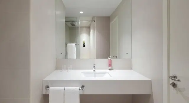 Rove Dubai Marina Badezimmer