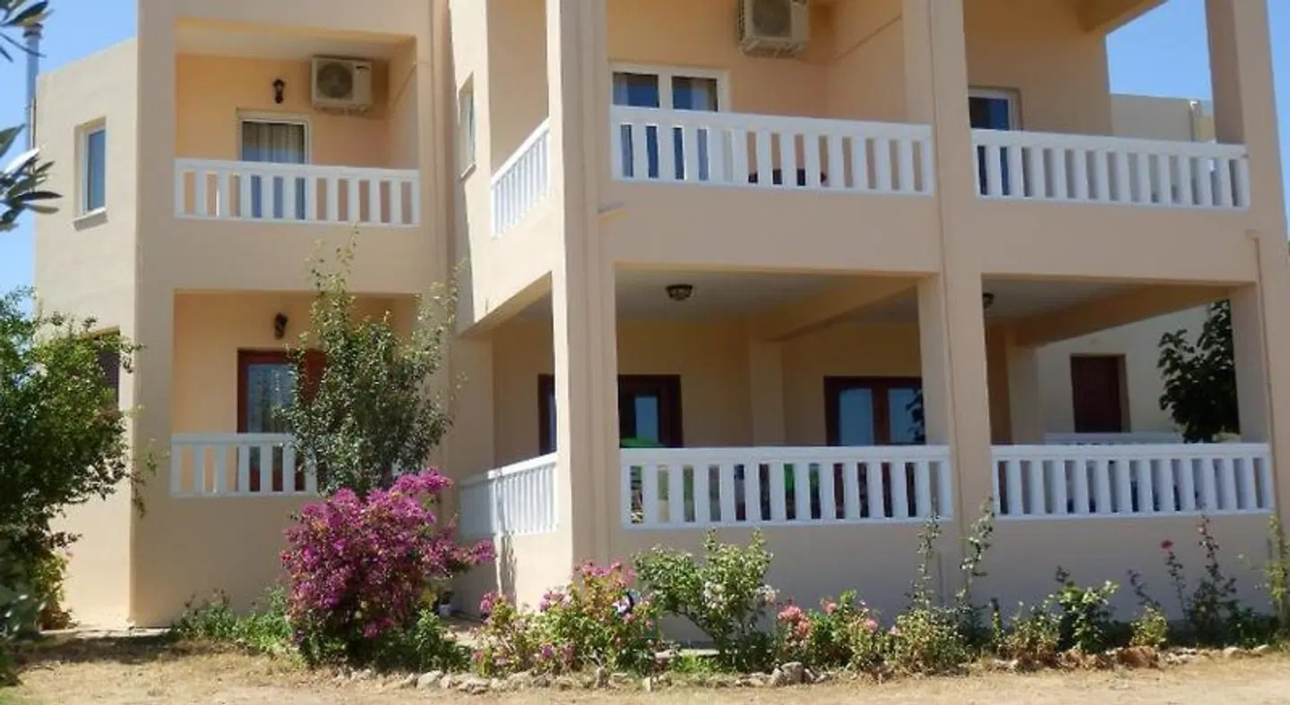 Maro Suites EXTERIOR