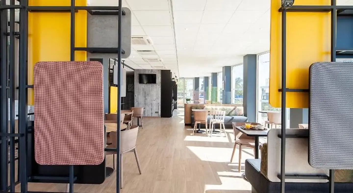 B&B Hôtel Massy Gare TGV Terrasse