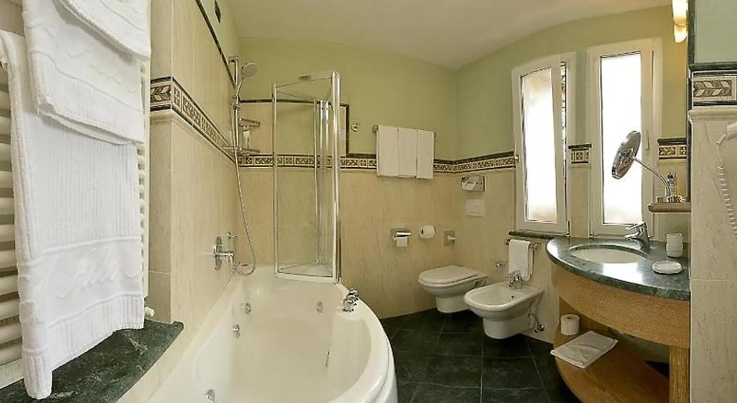 Hotel Alle Alpi Badezimmer