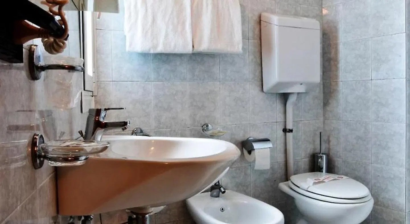Grand Hotel Azzurra Club Badezimmer