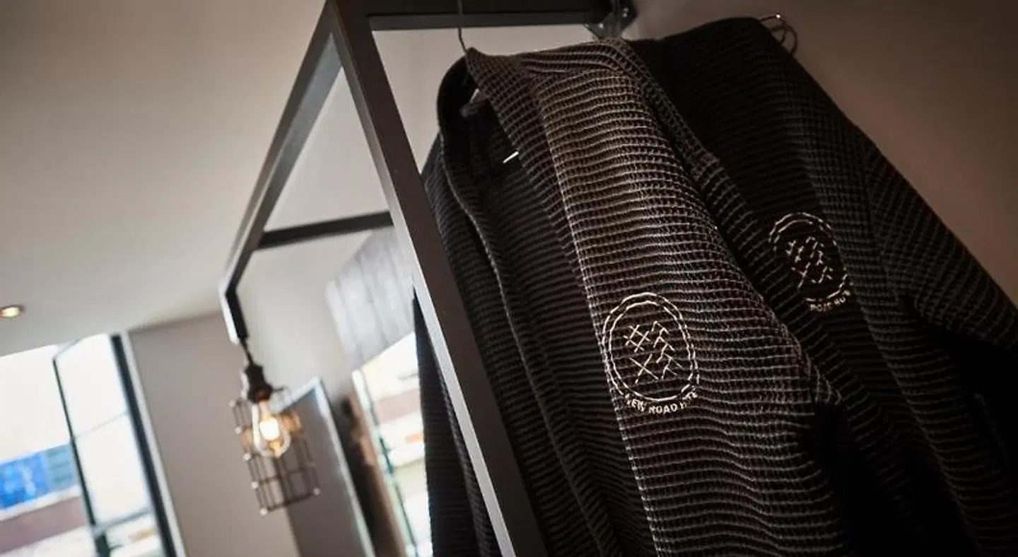 New Road Hotel EXTERIOR