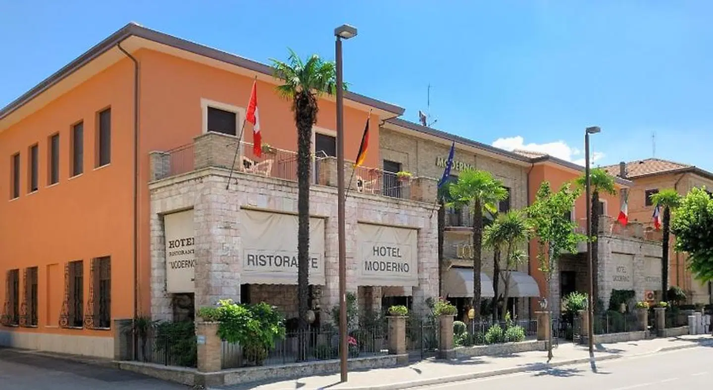 Hotel Moderno EXTERIOR