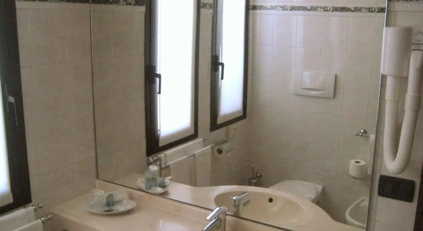 Arosio Hotel Badezimmer