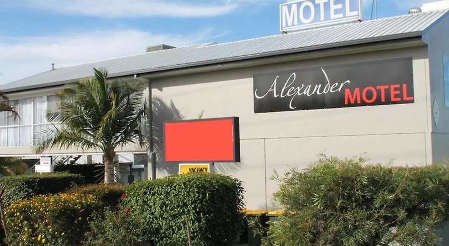 Alexander Motel & Peppercorn Restaurant EXTERIOR