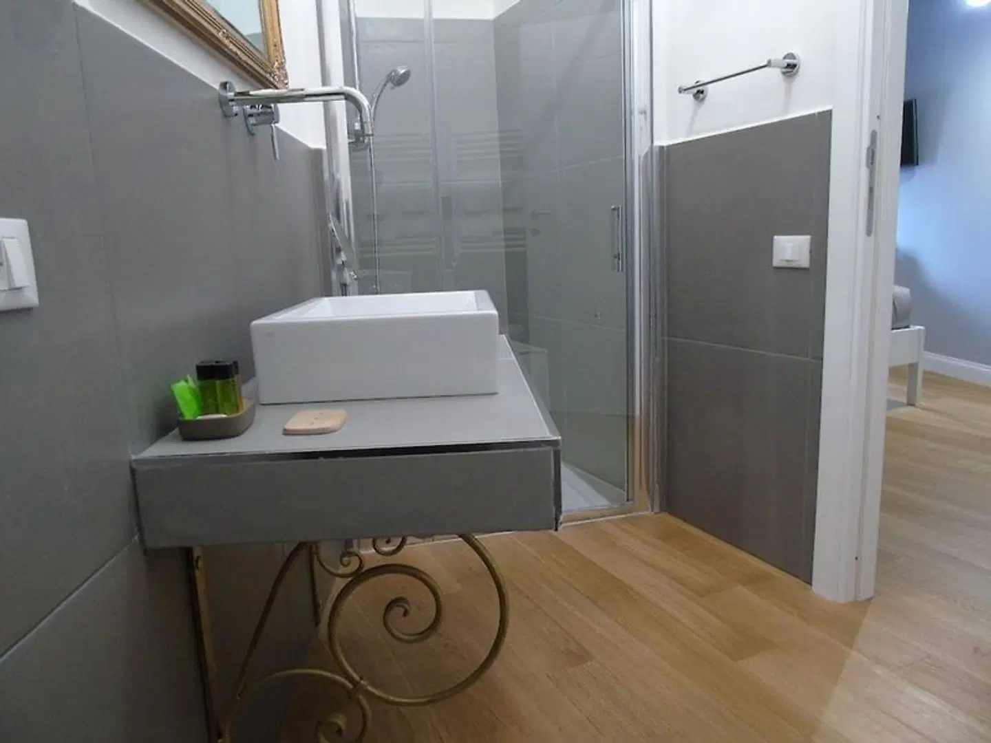 Room Inn Vatican Badezimmer