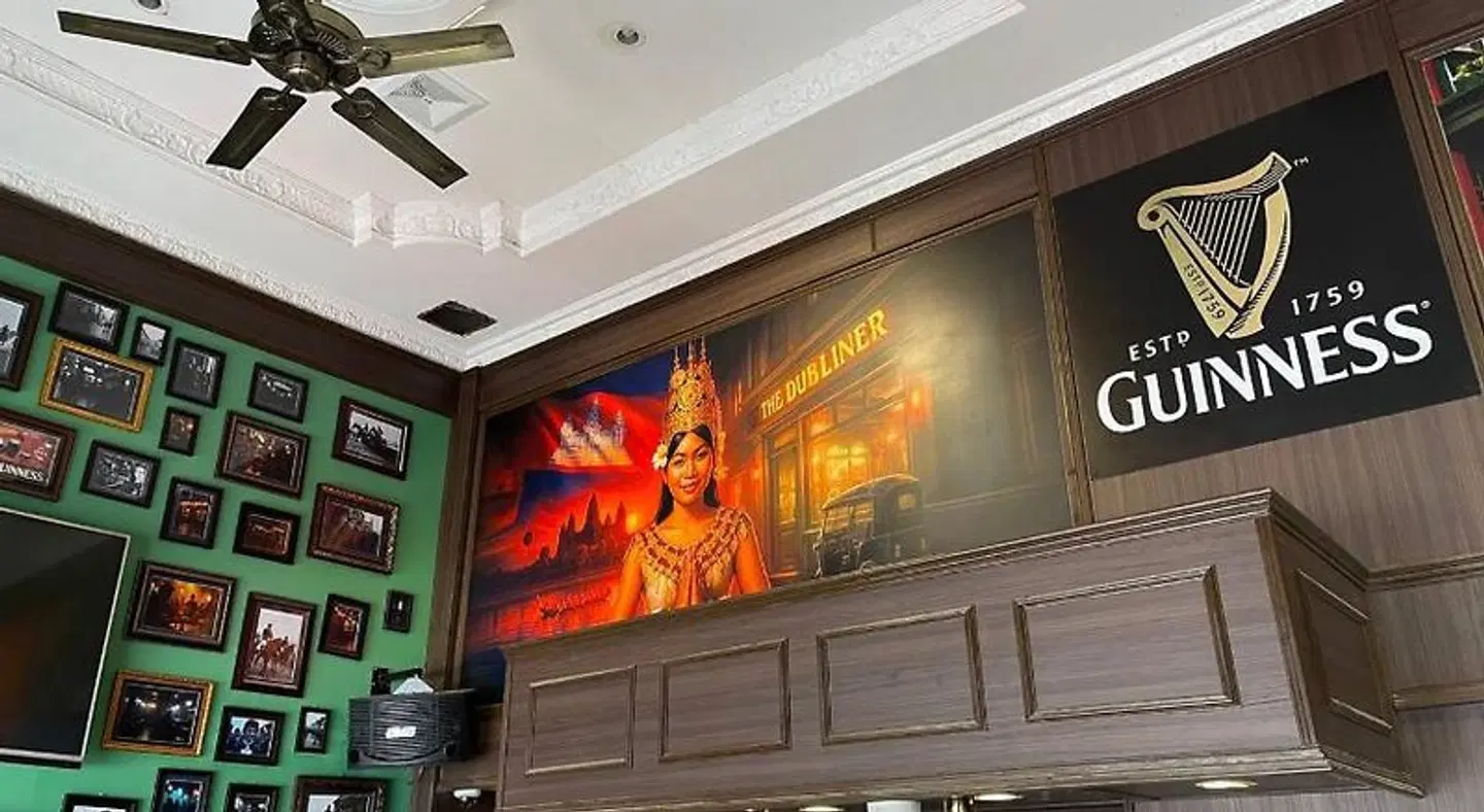 Riverside Hotel Phnom Penh Bar