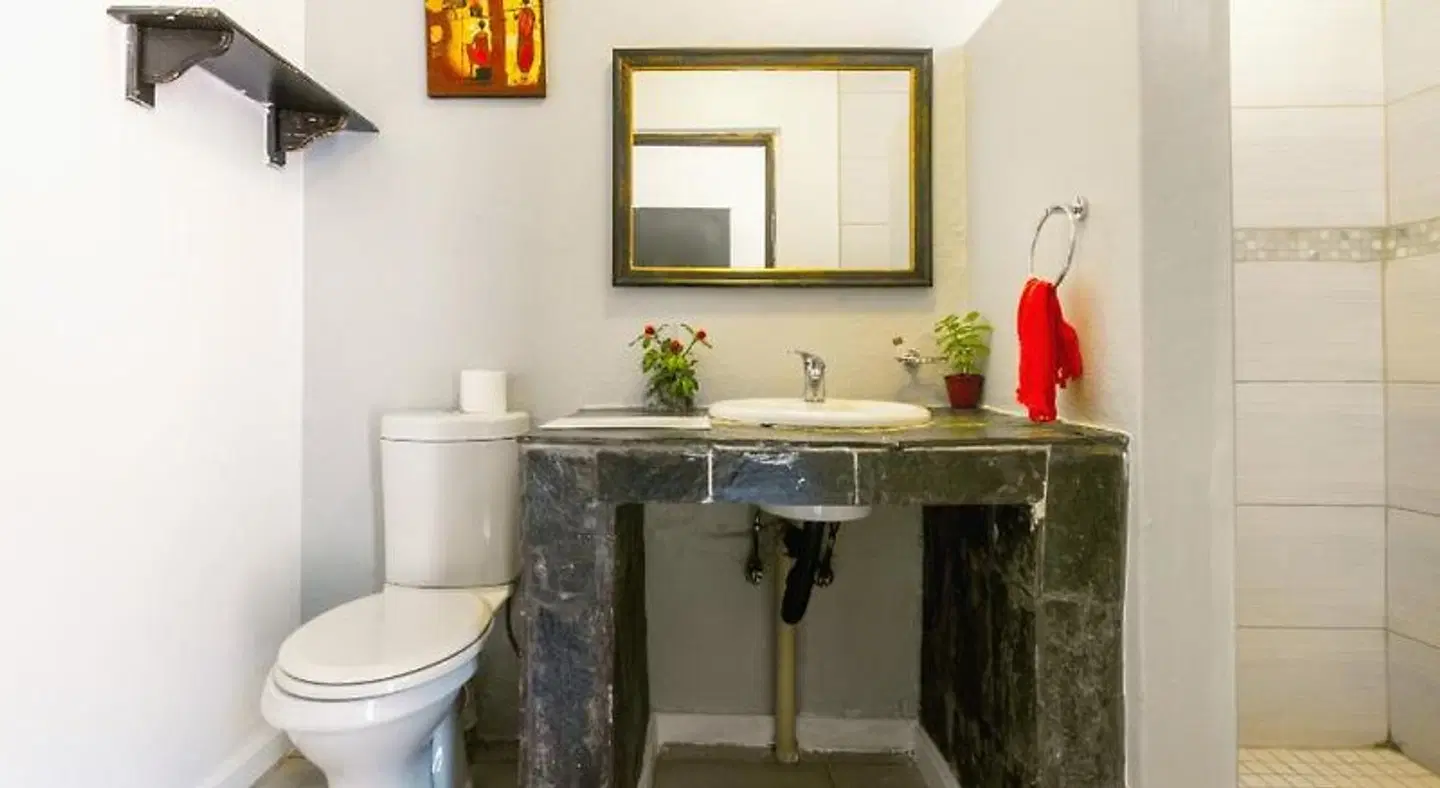 Linden Guest House Badezimmer