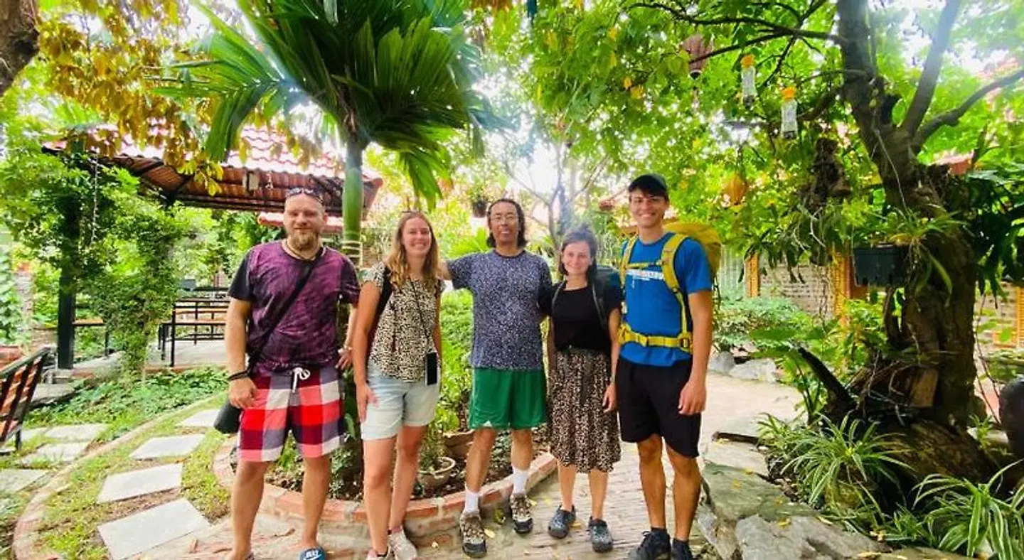 Tam Coc Little River Bungalow PEOPLE