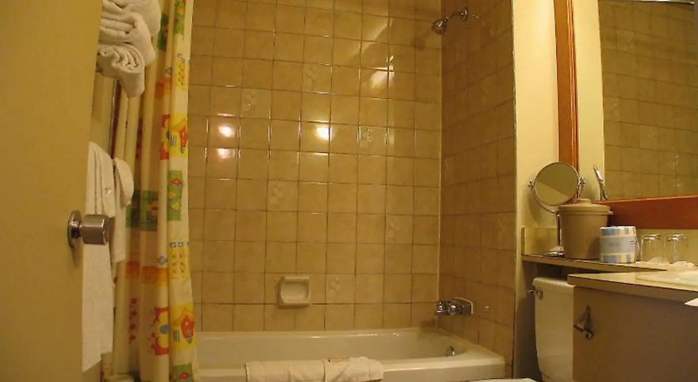 Hôtel & Suites Normandin Lévis Badezimmer