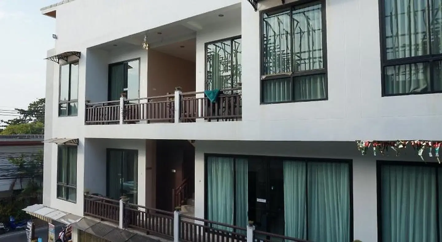 Kata Beachwalk Hotel and Bungalows EXTERIOR