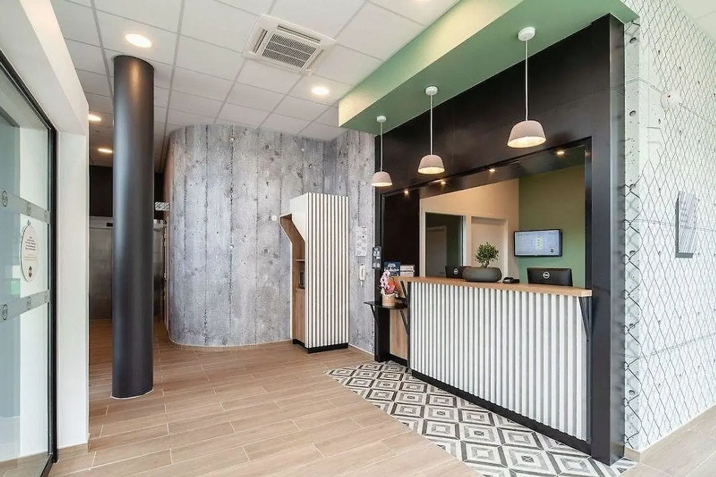 B&B Hôtel Massy Gare TGV Bar