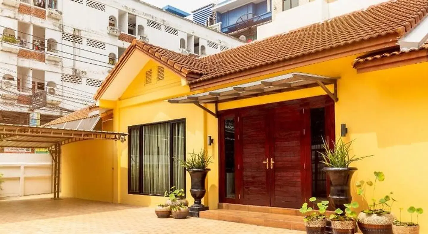 Chiva Residence Bangkok EXTERIOR
