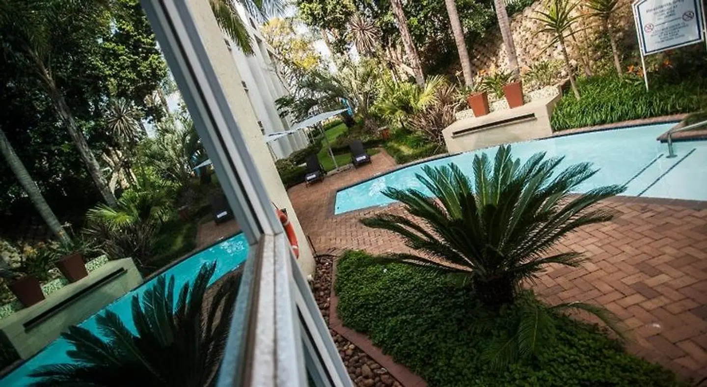 StayEasy Pretoria OUTDOOR_POOL