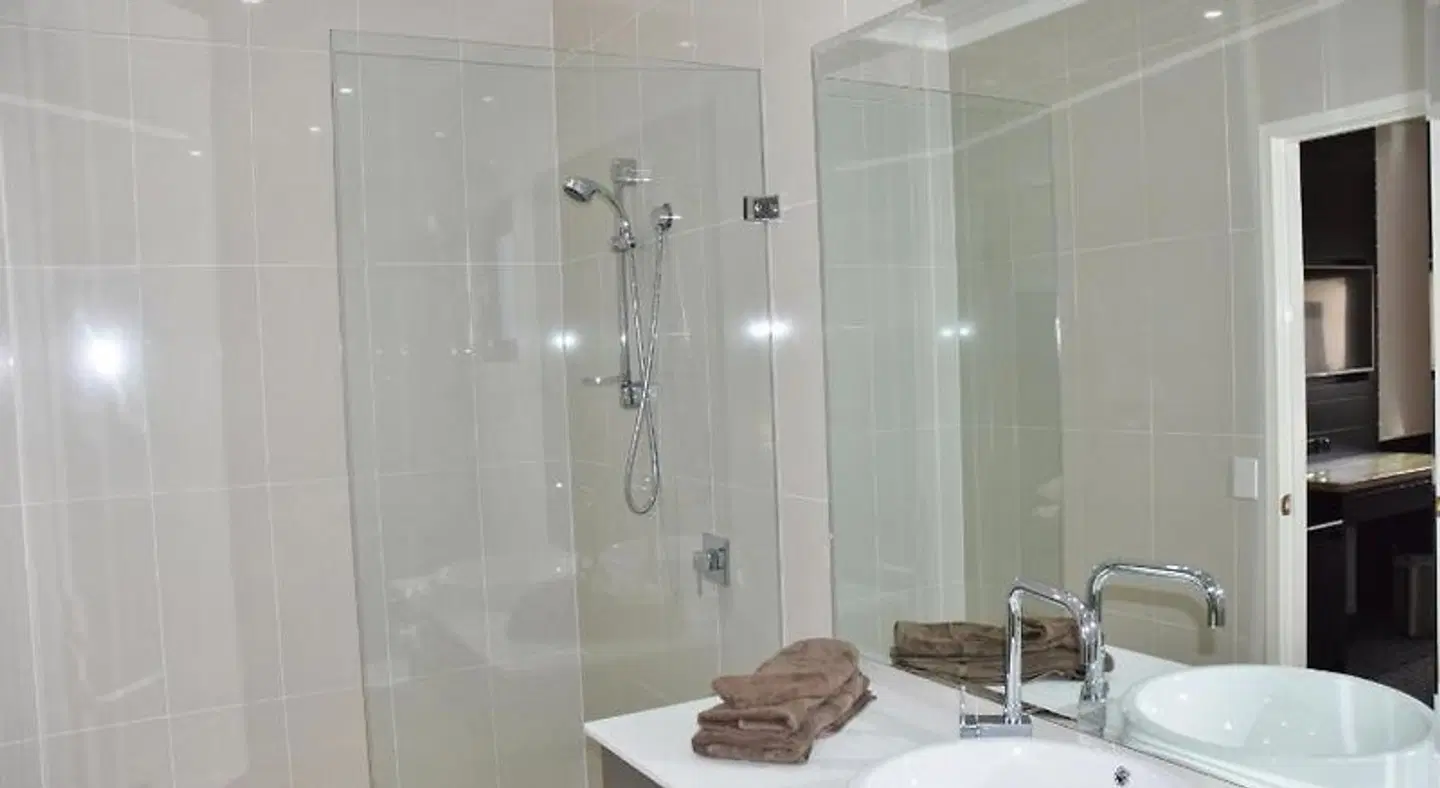 Western Downs Motor Inn Badezimmer