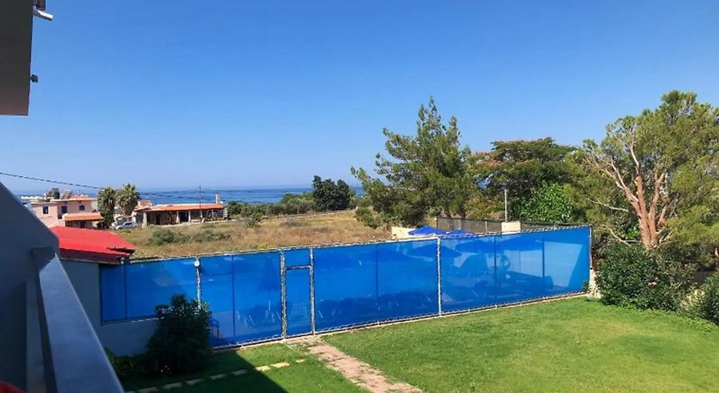 Blue Sky OUTDOOR_POOL