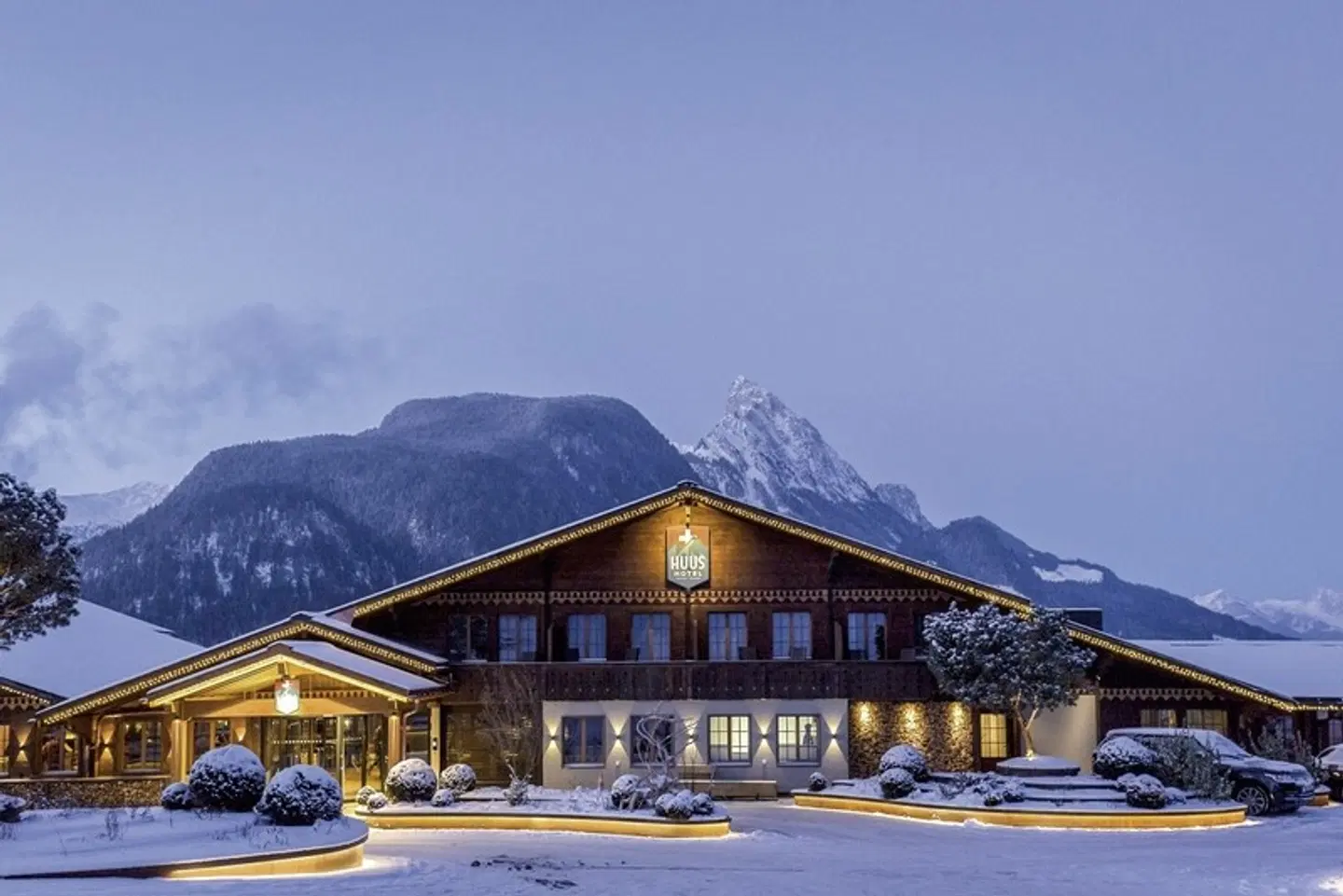 HUUS Hotel Gstaad EXTERIOR