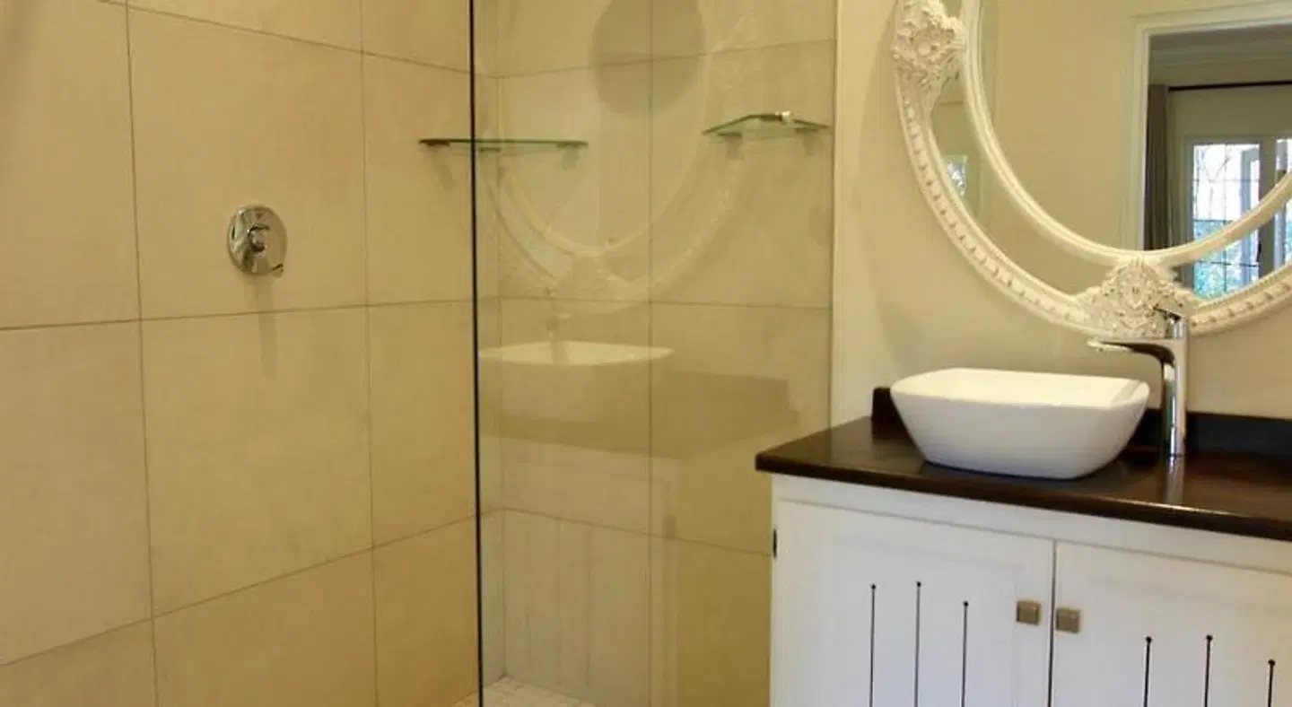 Melrose Place Guest Lodge Badezimmer