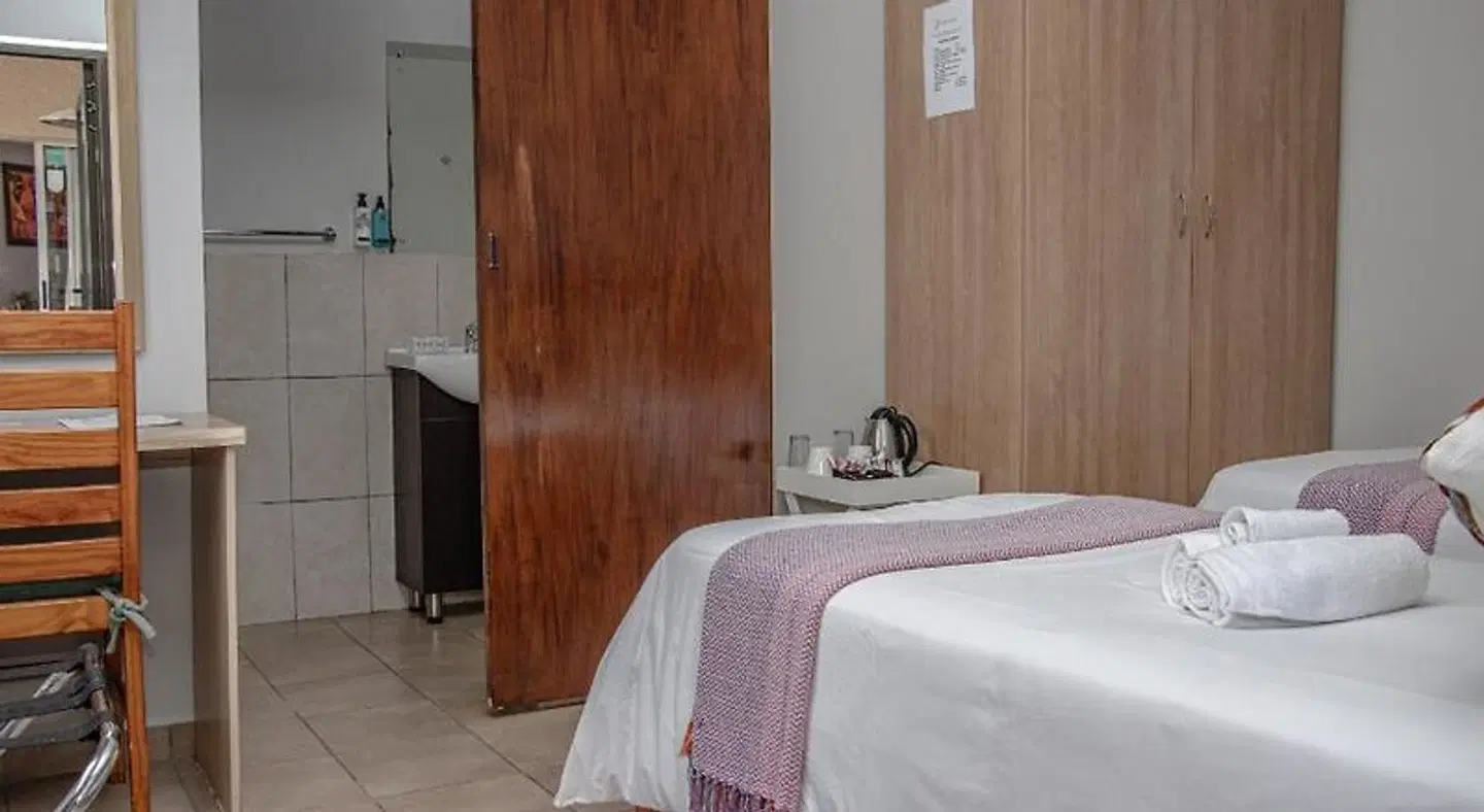 Woodpecker's Inn ROOM_EXAMPLE