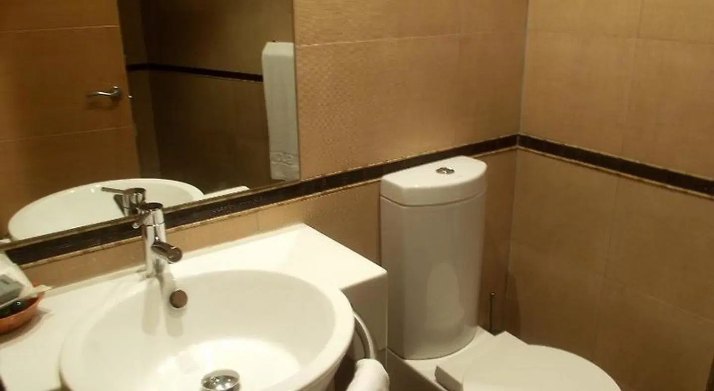 Hotel Gijón Badezimmer