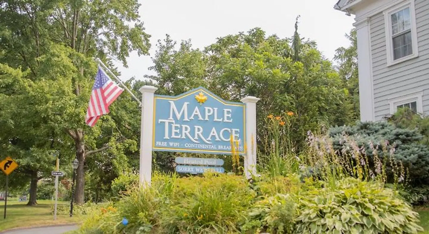 Maple Terrace Motel EXTERIOR
