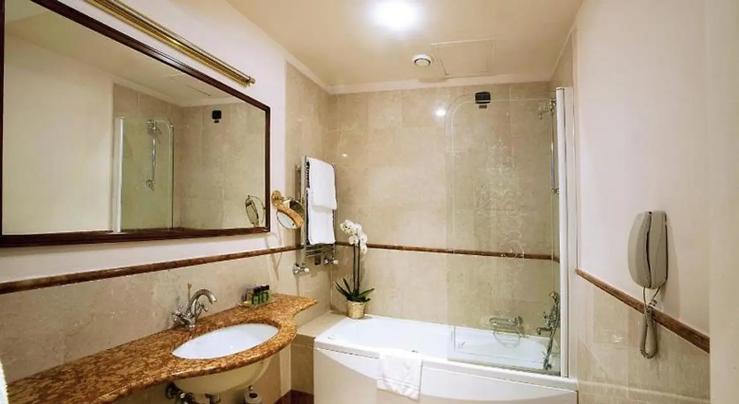 Continental Genova Badezimmer