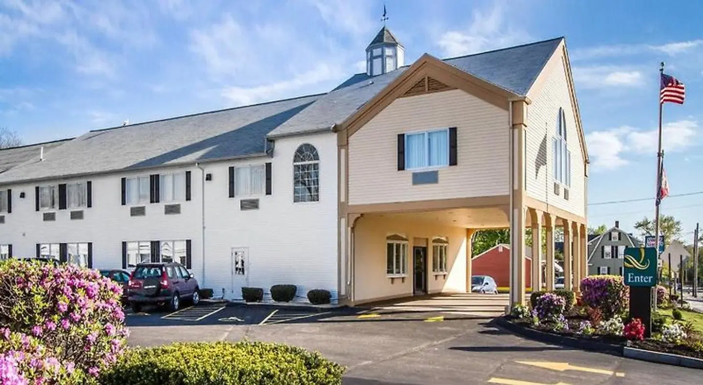 Quality Inn & Suites EXTERIOR