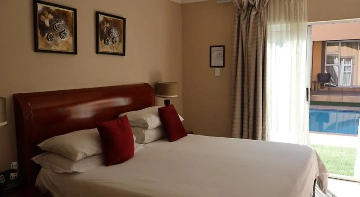 Lakeview Boutique Hotel & Conference Center ROOM_EXAMPLE