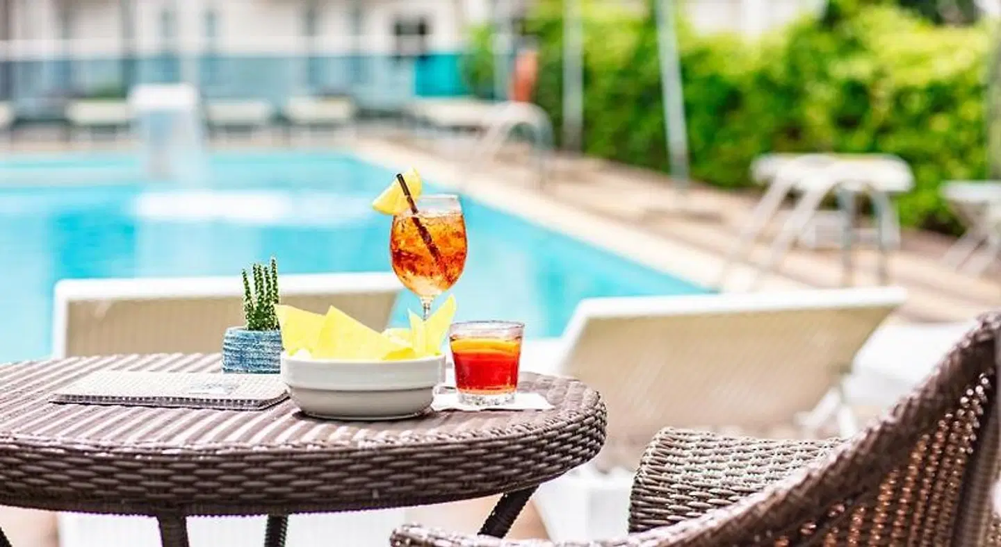 Martini OUTDOOR_POOL