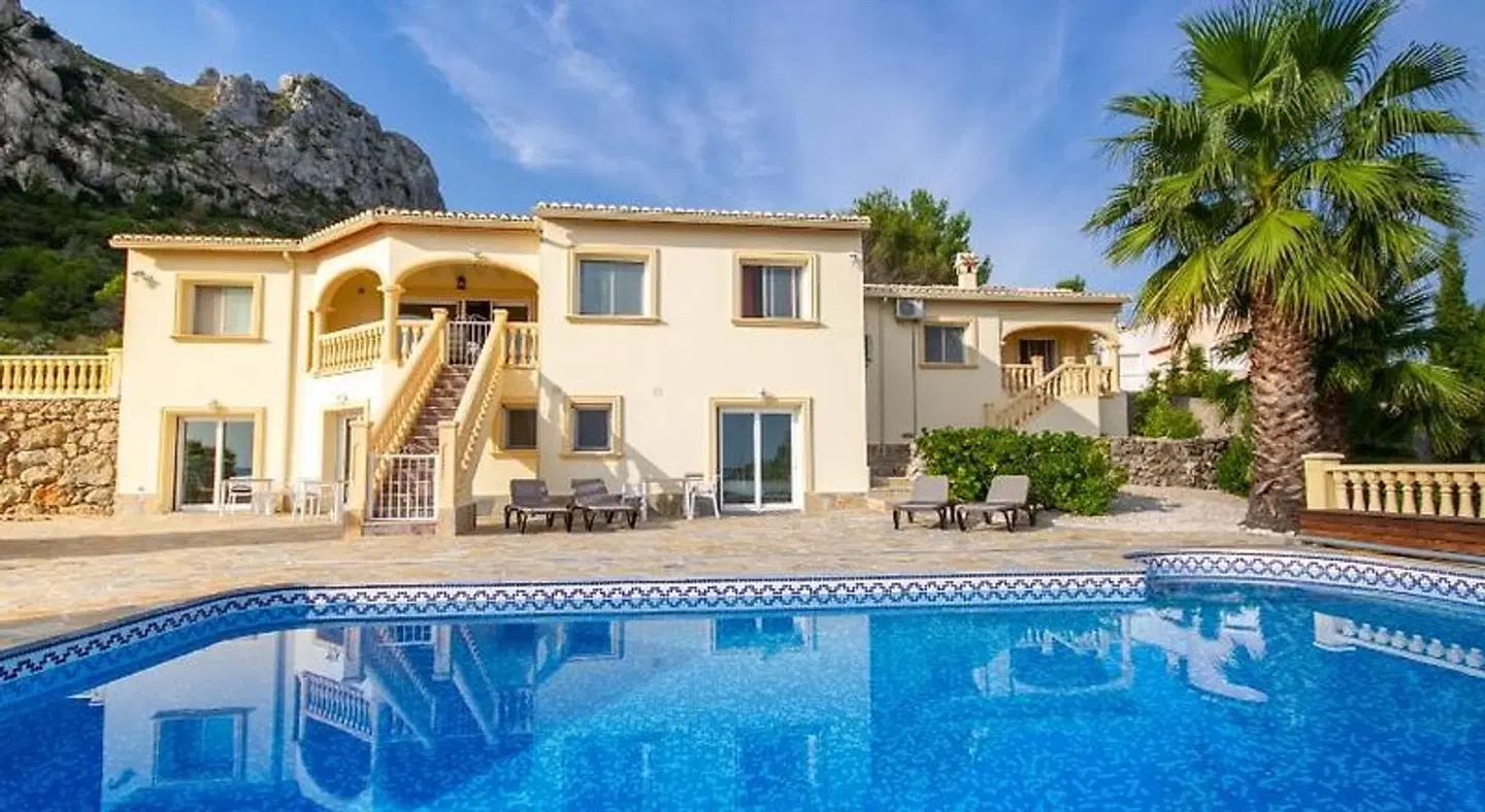 Casa Lennisa OUTDOOR_POOL