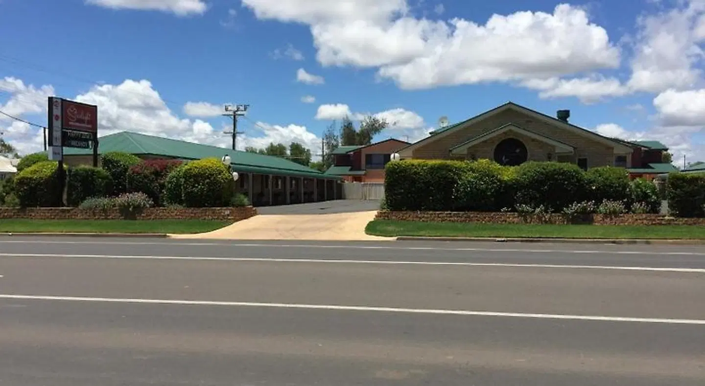 Starlight Motor Inn EXTERIOR