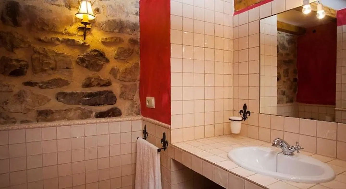 Hotel Rural La Torre de Bisjueces Badezimmer