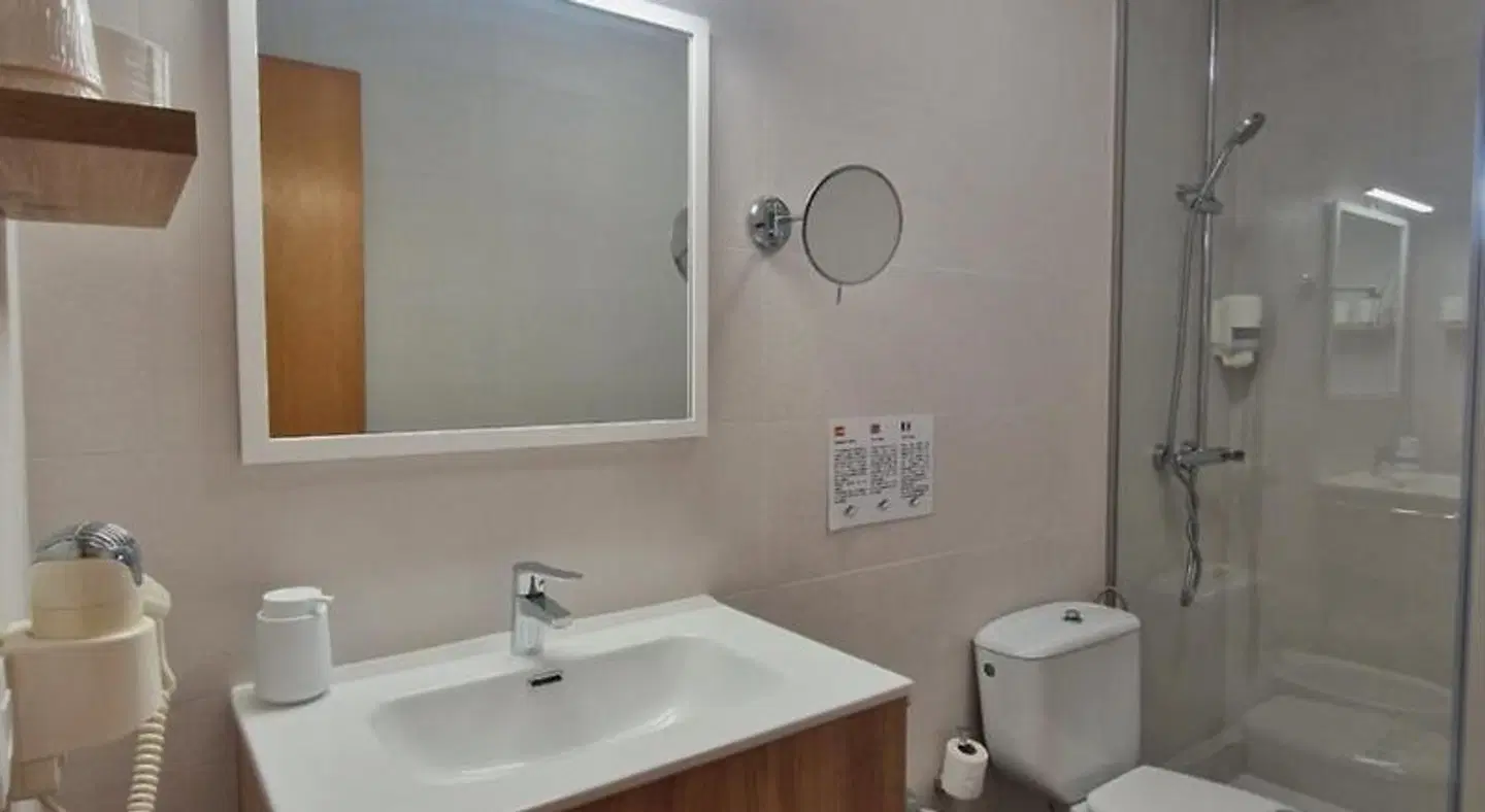 Hotel Bodegón De Peñiscola Badezimmer