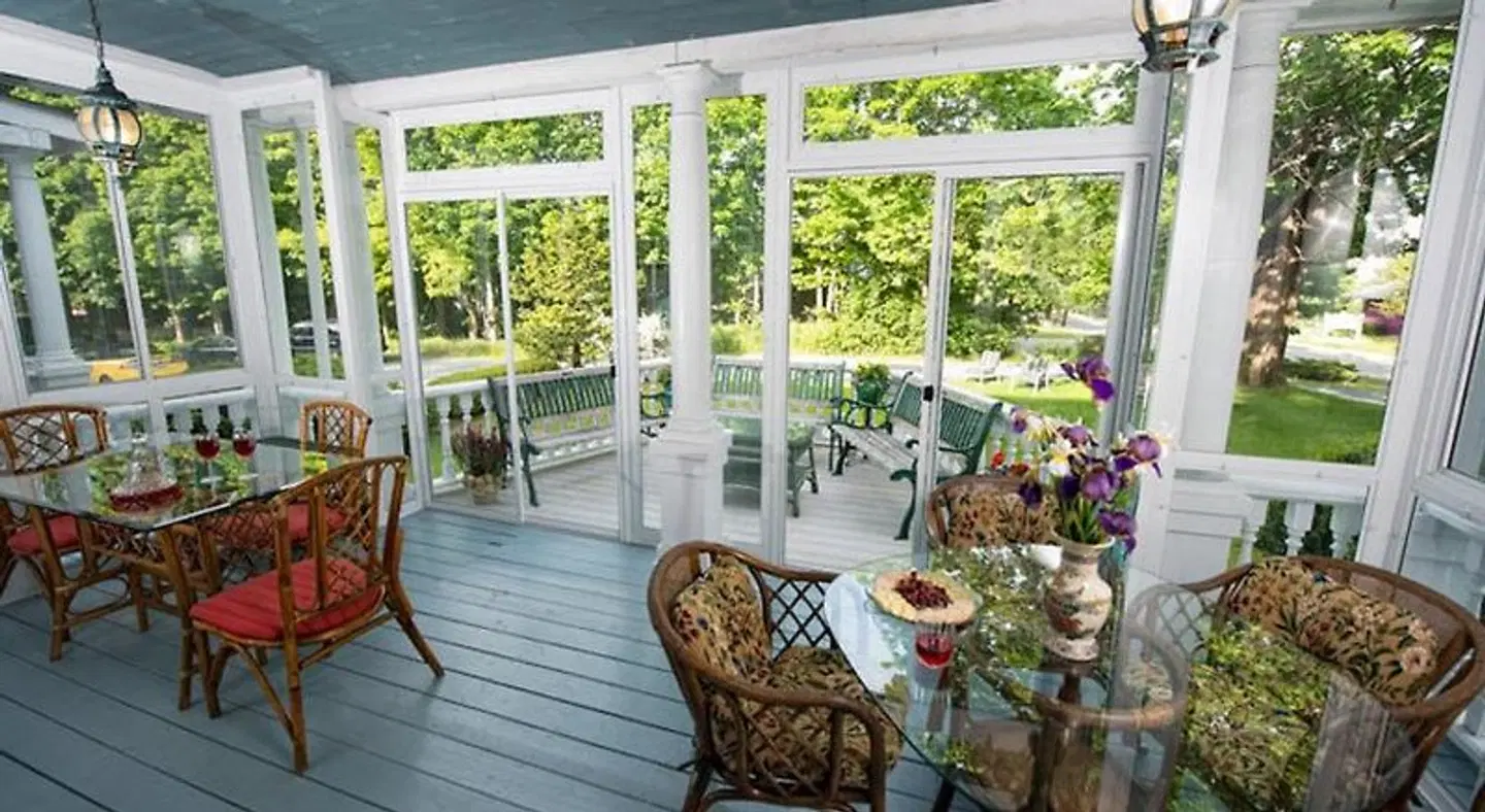 Anne's White Columns Inn ROOM_EXAMPLE