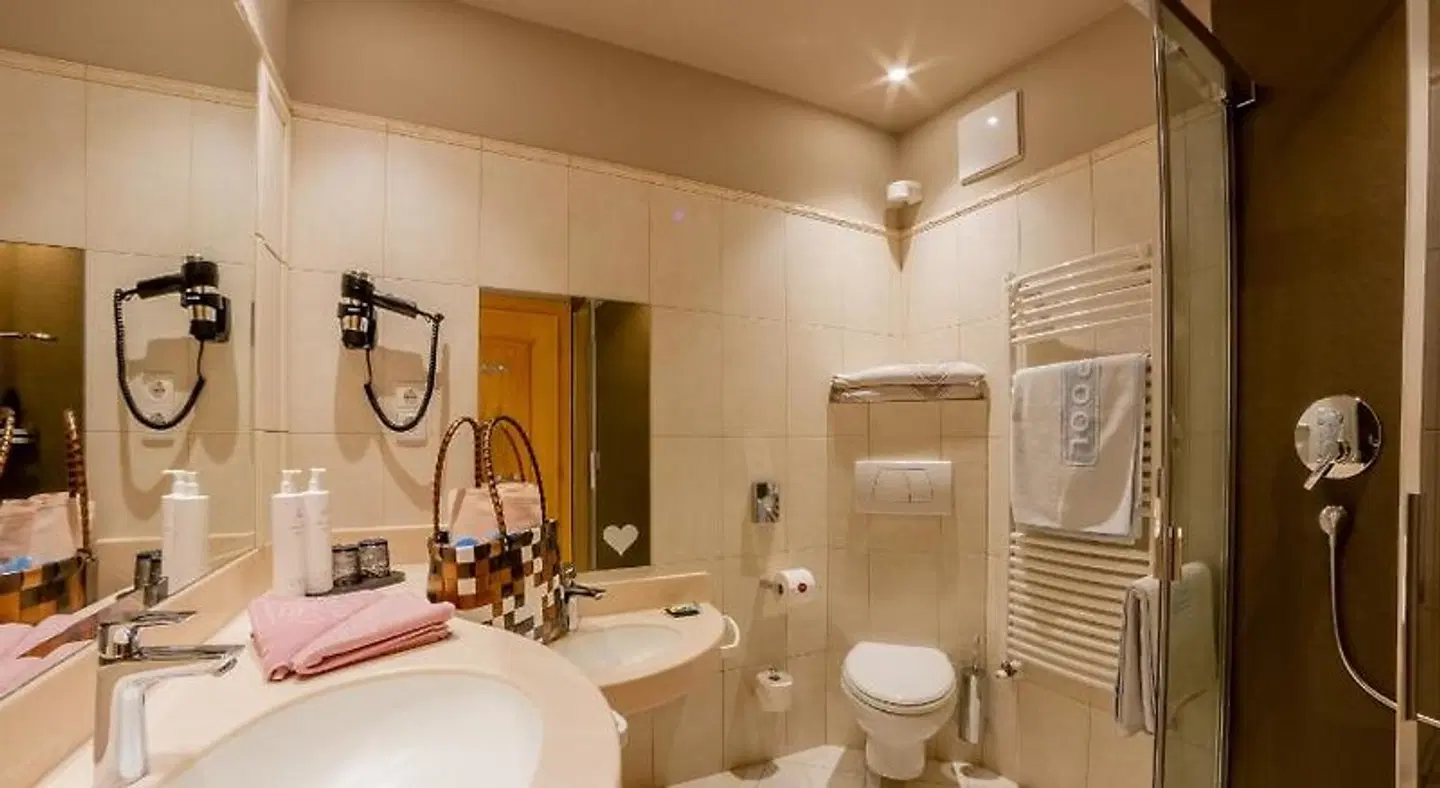Familien-Wellness Residence Tyrol Badezimmer