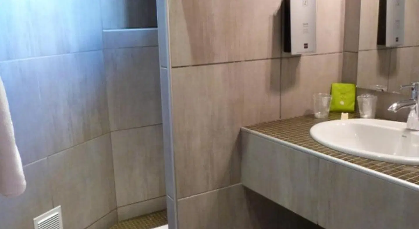 Hôtel Restaurant Le relais d'Auvergne Badezimmer