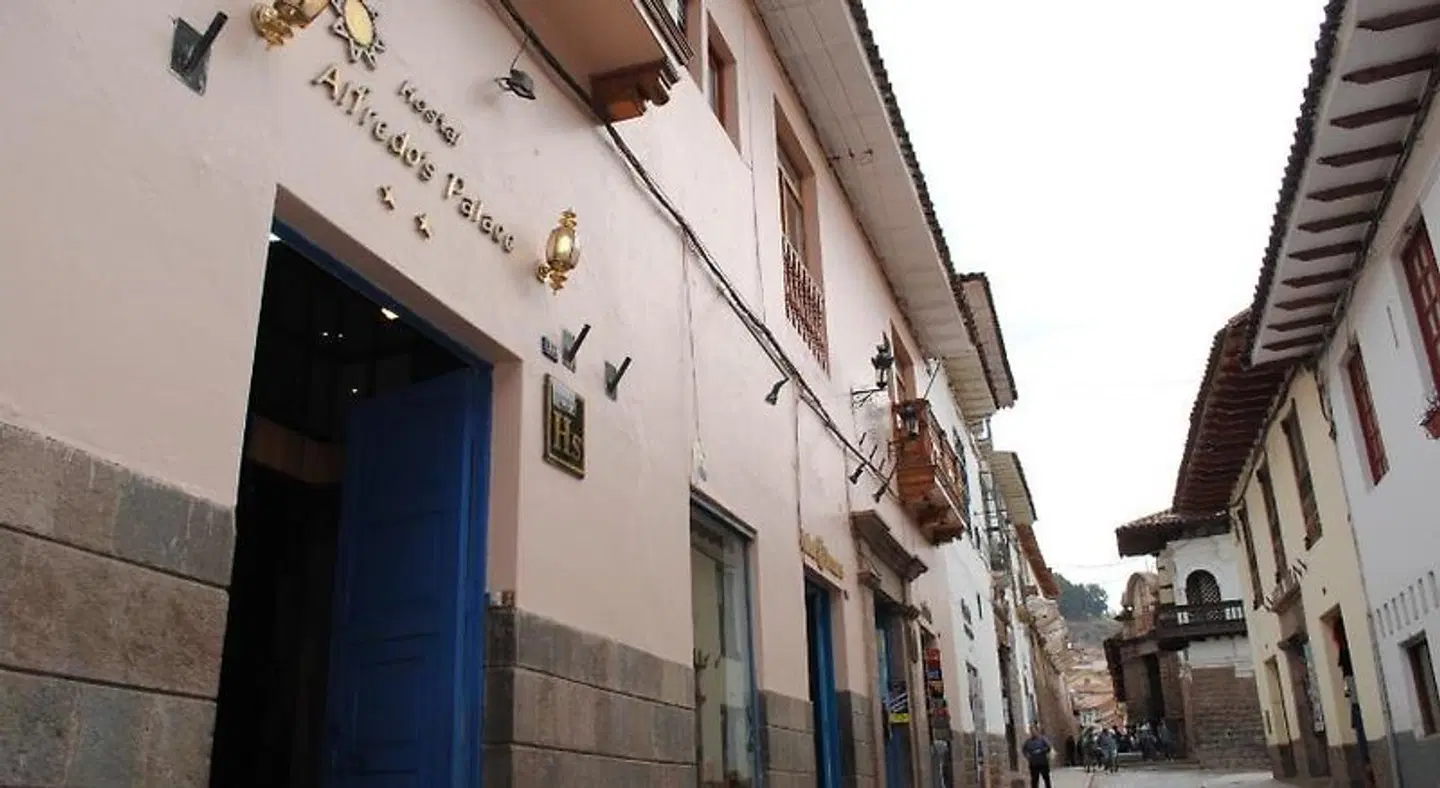 Hostal Alfredo's Palace EXTERIOR